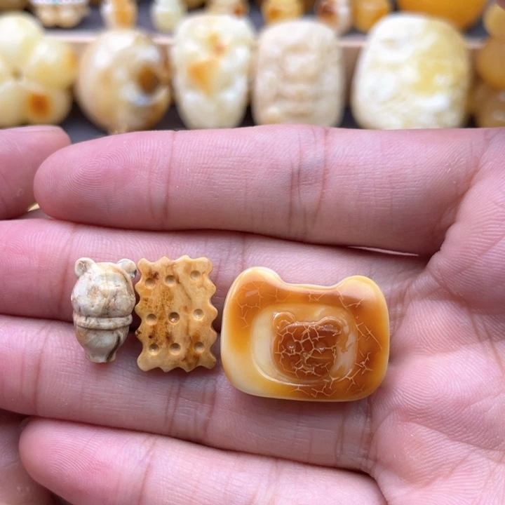 奢***理未镶嵌琥珀裸石蜜蜡