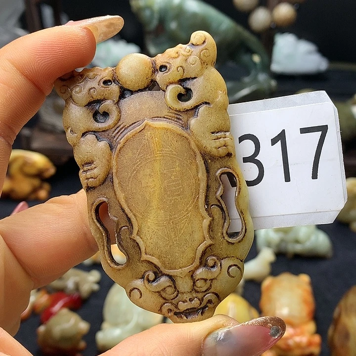 和田玉未镶嵌车挂