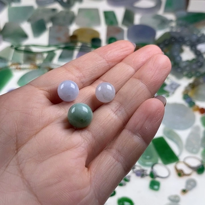 芳***…翡翠未镶嵌挂件天然翡翠