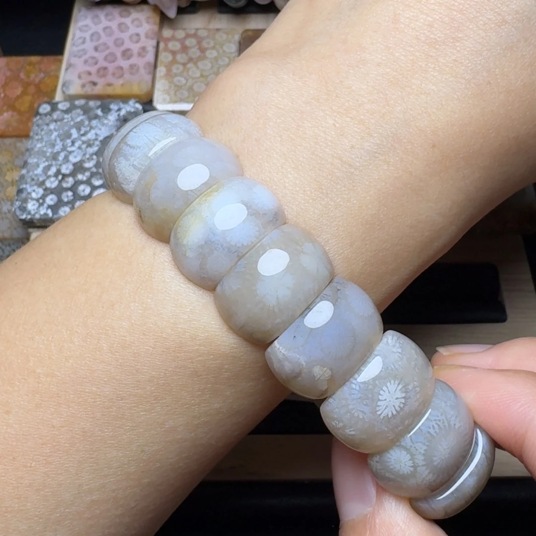 硅化玉未镶嵌好搭的灰白冰果冻花，有瑕特价 不退