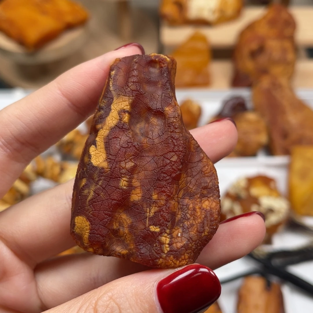 琥珀未镶嵌珠宝奇石