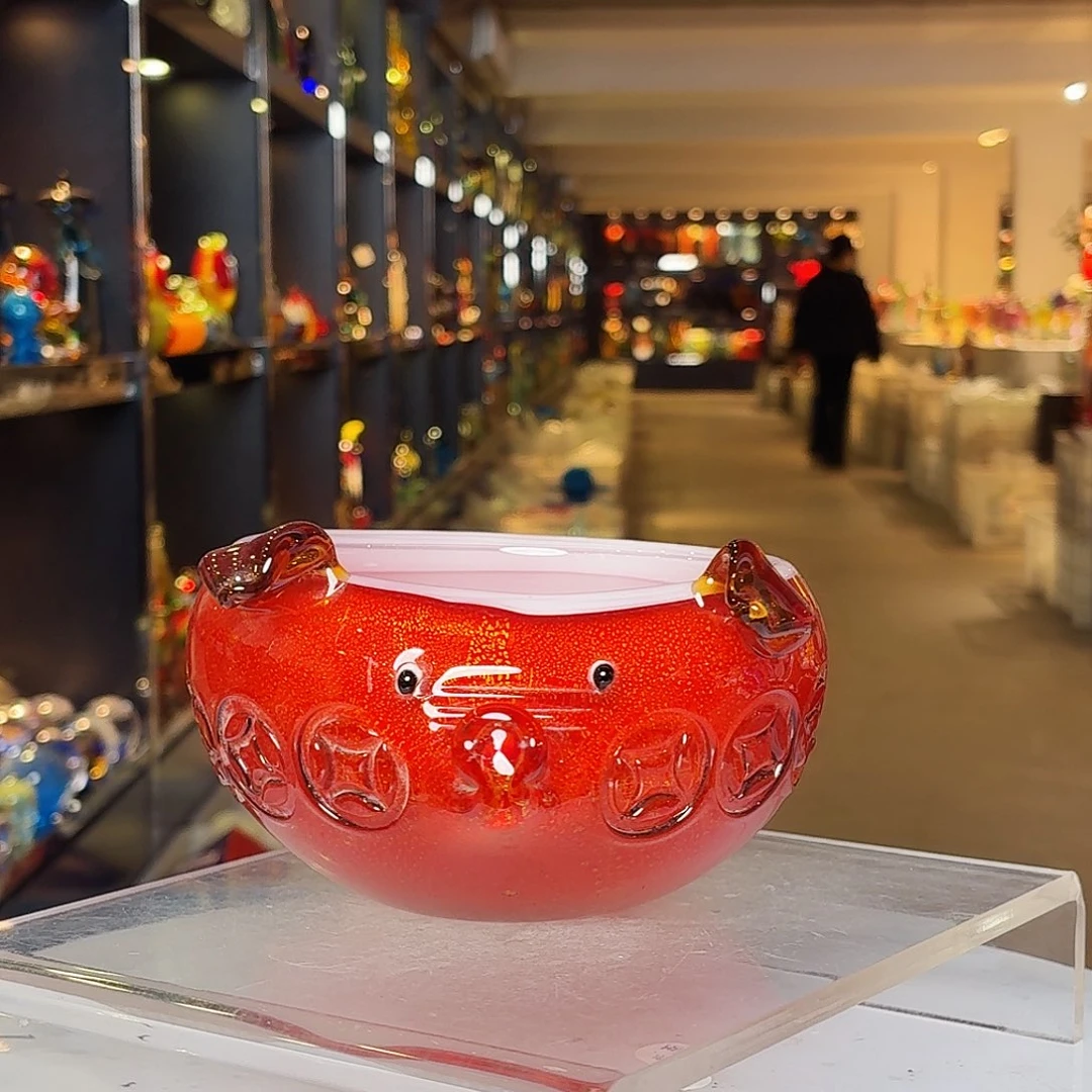 摆件琉璃塔和塔顶建筑构成