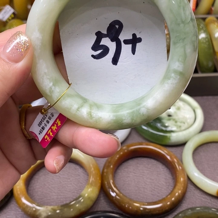 透闪石-蛇纹石玉未镶嵌手镯