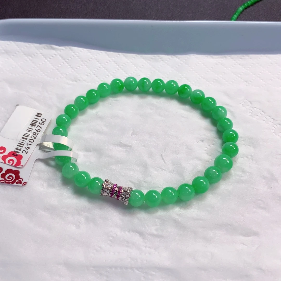 翡翠颈饰未镶嵌翡翠修炼