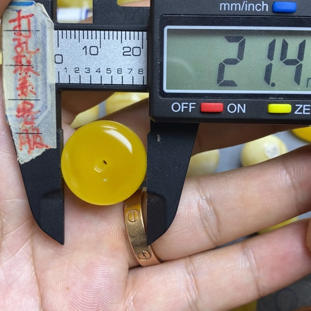 蜜蜡未镶嵌裸石21.4x12.9微瑕墩子