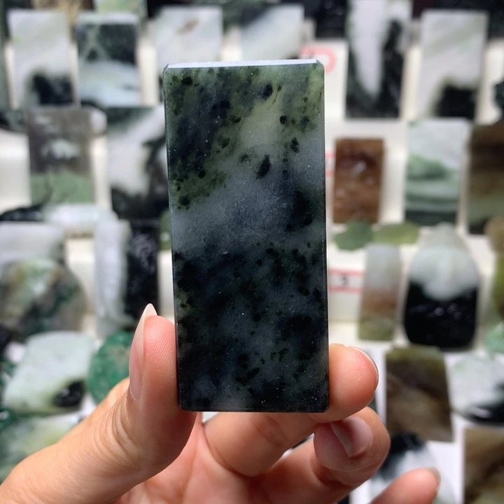 独山玉未镶嵌颈饰