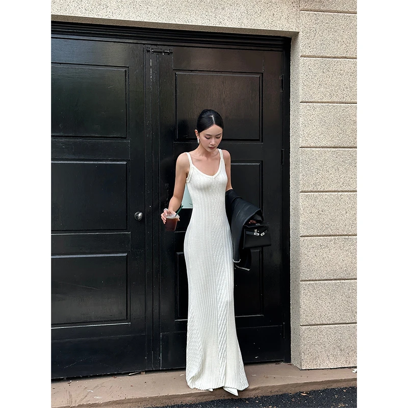 VENUIE修身显瘦针织吊带连衣裙女气质高级感纯色收腰长裙06252