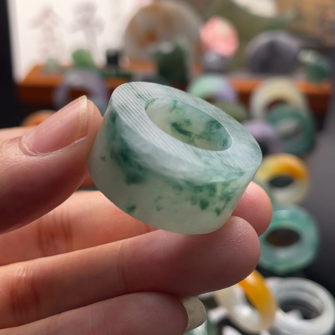 定制翡翠未镶嵌  飘绿宽版