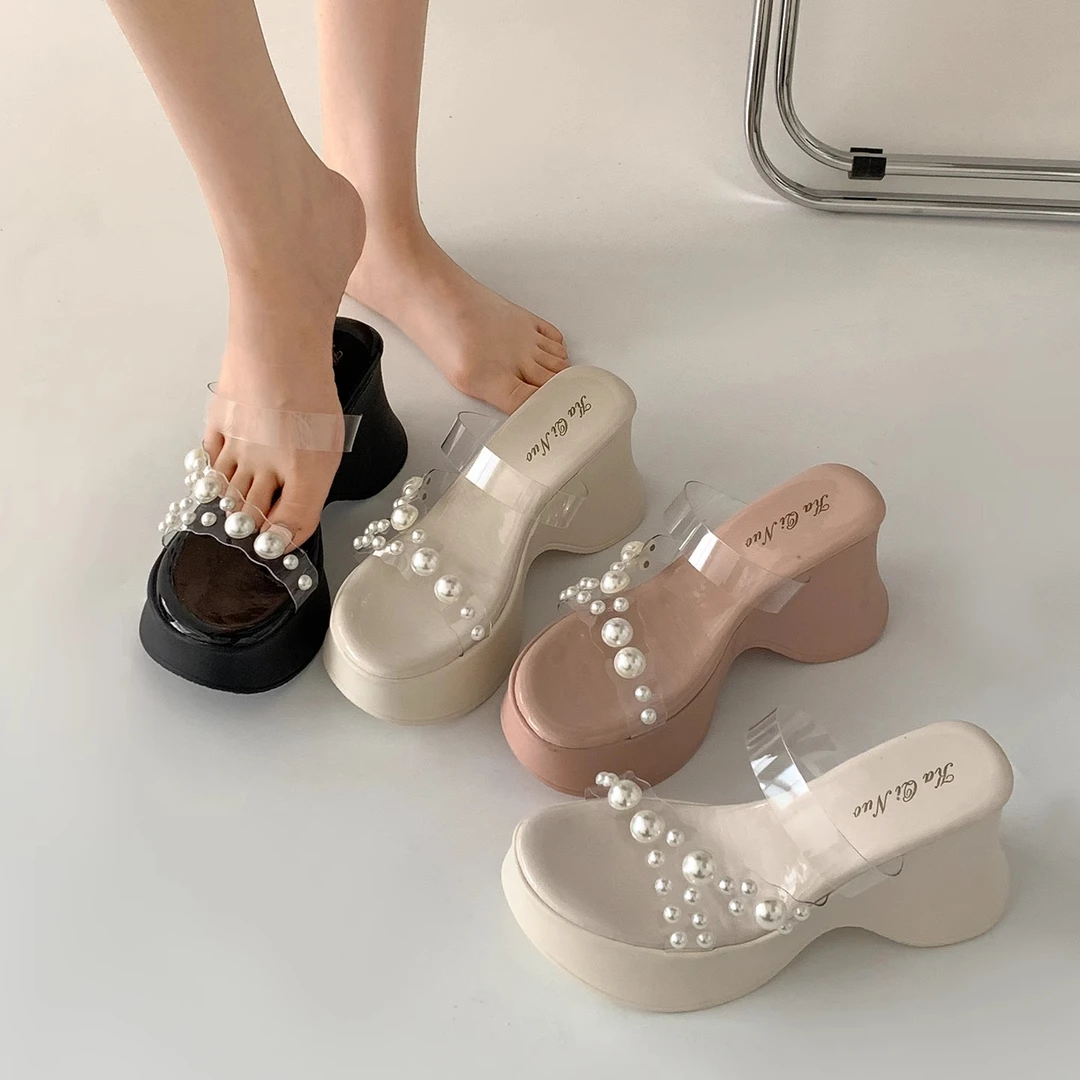 黑色高级感厚底坡跟一字拖鞋女夏外穿2025新款配裙子增高法式凉拖