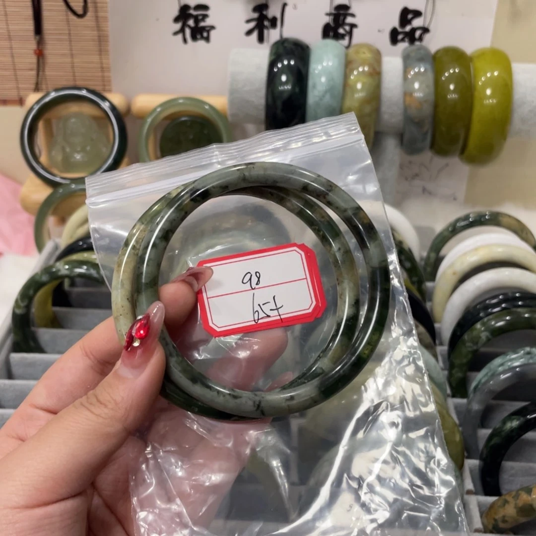 蛇纹石玉手镯未镶嵌