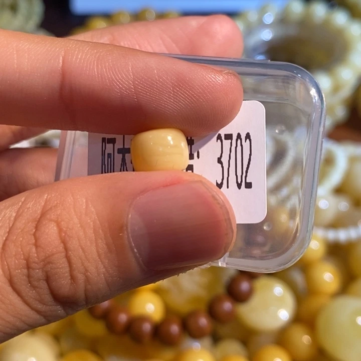 琥珀未镶嵌珠宝奇石3702