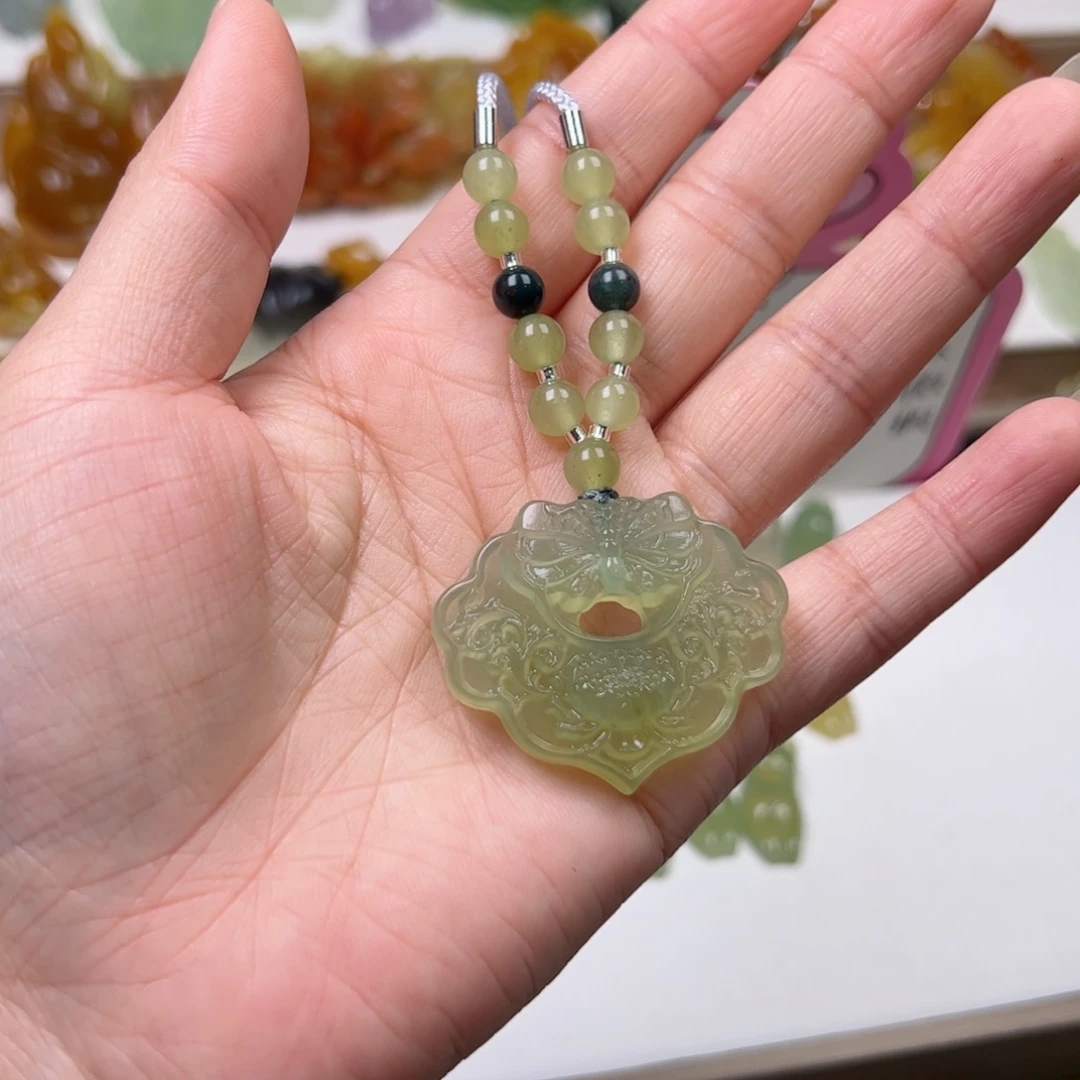 蛇纹石玉未镶嵌颈饰