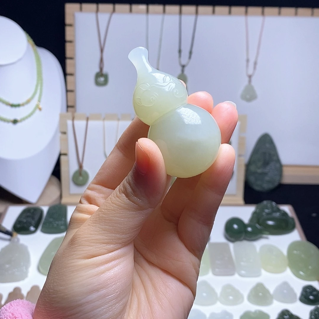 x***x和田玉未镶嵌颈饰