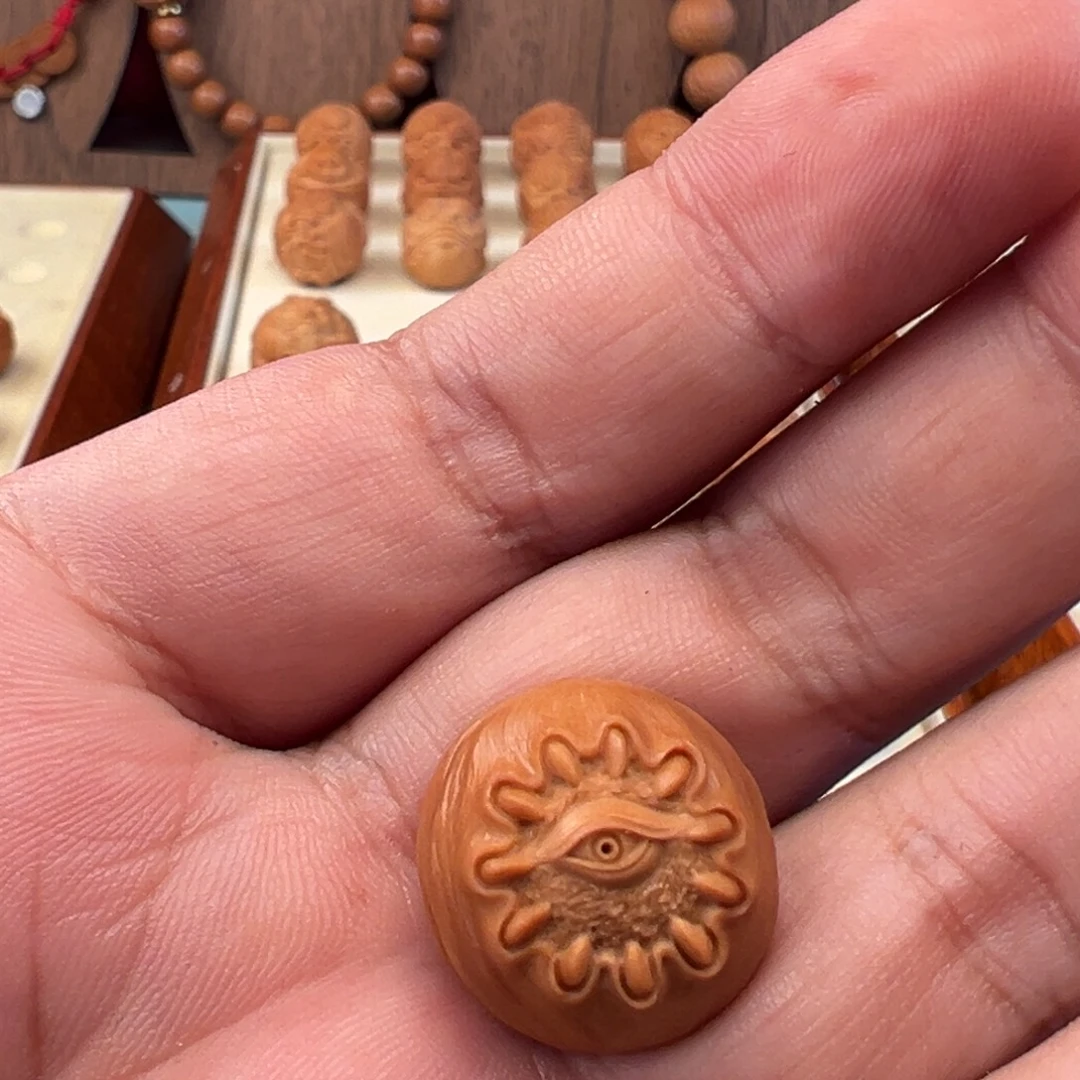 欣***哉吊坠核桃恶魔之眼187