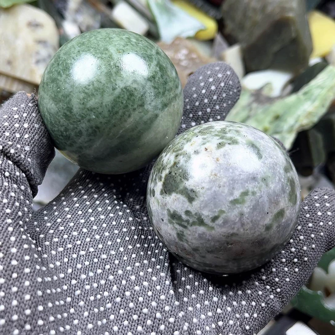 颈饰未镶嵌石英岩玉