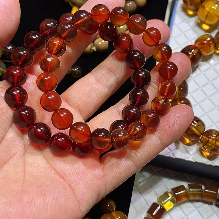 鑫***简琥珀未镶嵌颈饰干放緬珀血珀手串2条，9+、10+