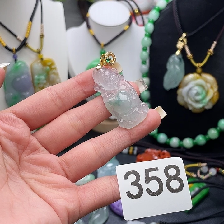翡翠未镶嵌吊坠(赠链)