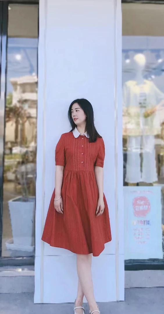 小领连衣裙，文艺范十足