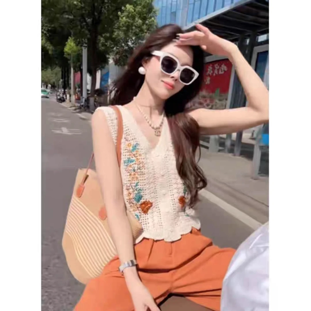 (XI ZI女装)休闲时尚刺绣镂空坎肩+白色半身裙套装#018