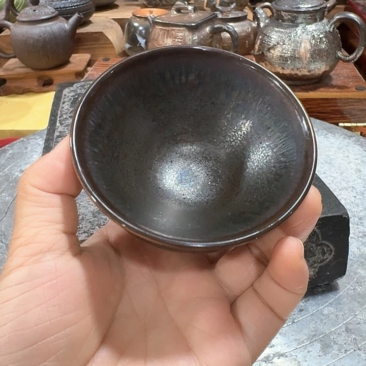 主人杯一个，瓷。。品茗