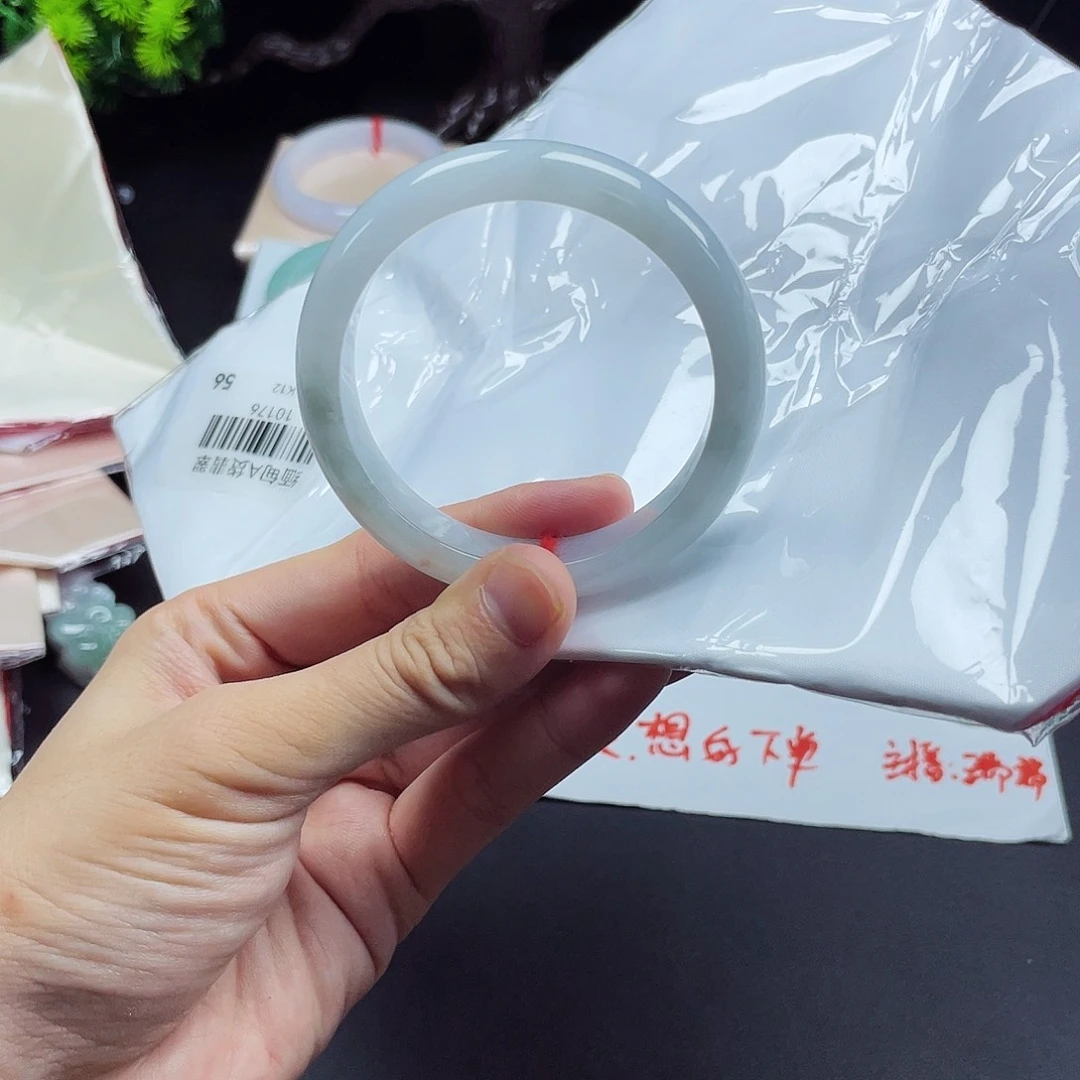 未镶嵌手镯翡翠天然翡翠手镯
