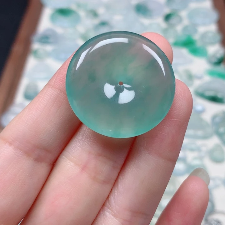 翡翠未镶嵌颈饰冰种满色阳绿平安扣