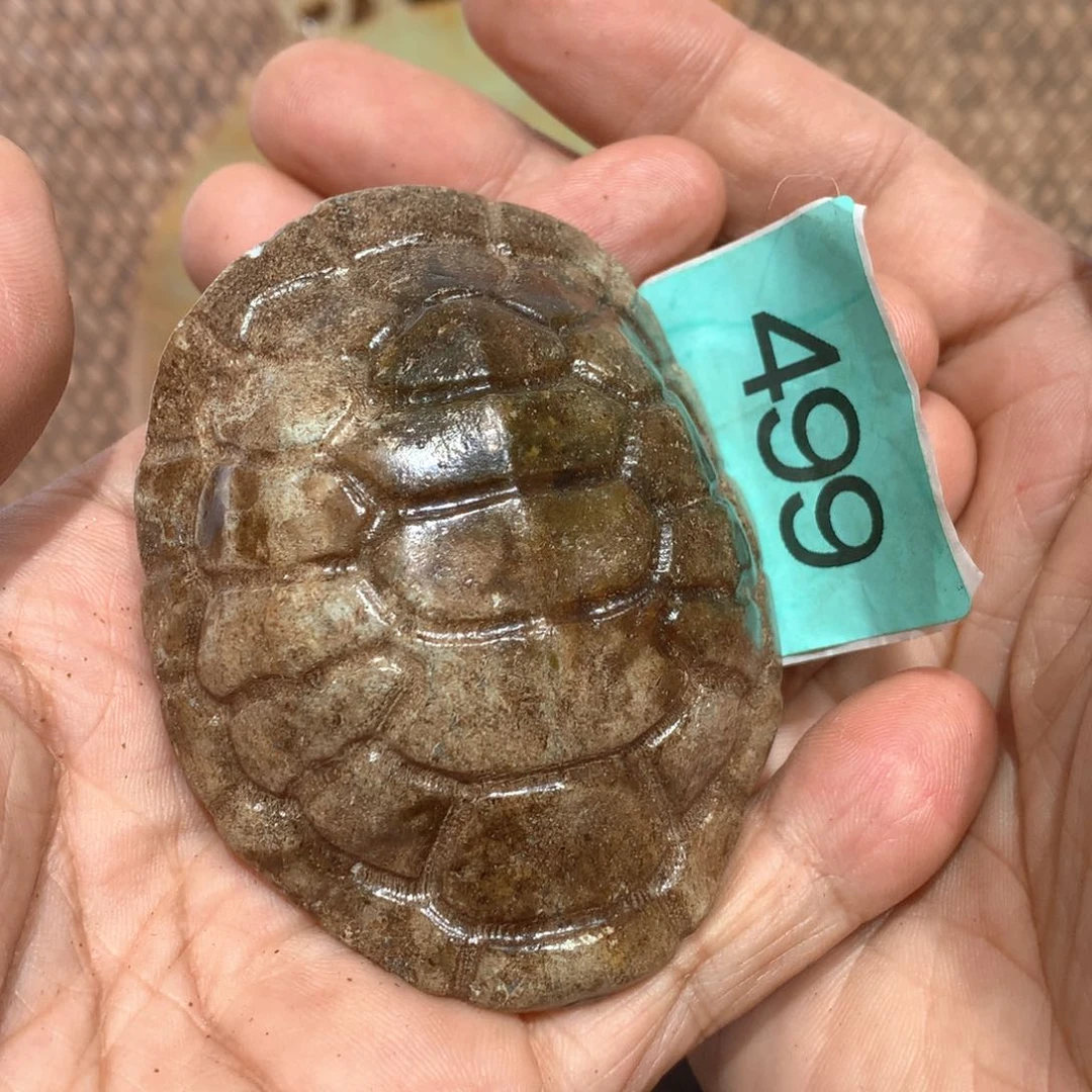 透闪石-蛇纹石玉未镶嵌颈饰