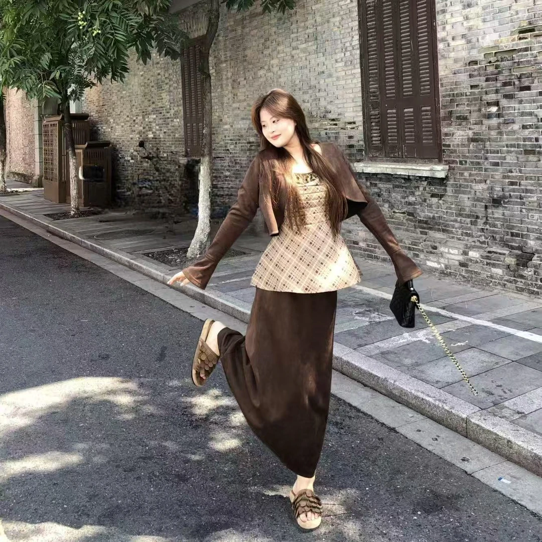 风大码女装麂皮绒开衫格子吊带胖mm显瘦半裙套装