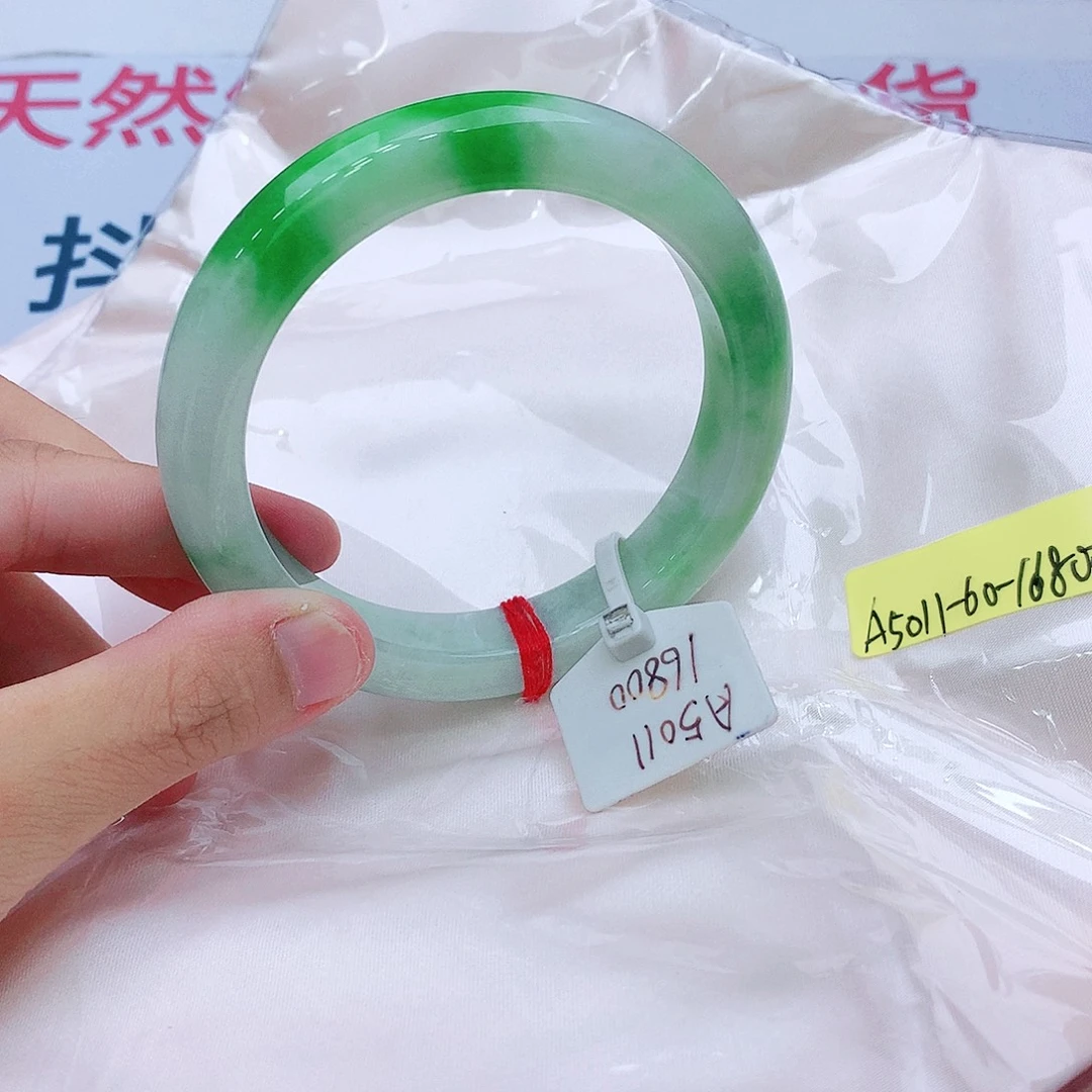 翡翠未镶嵌手镯我