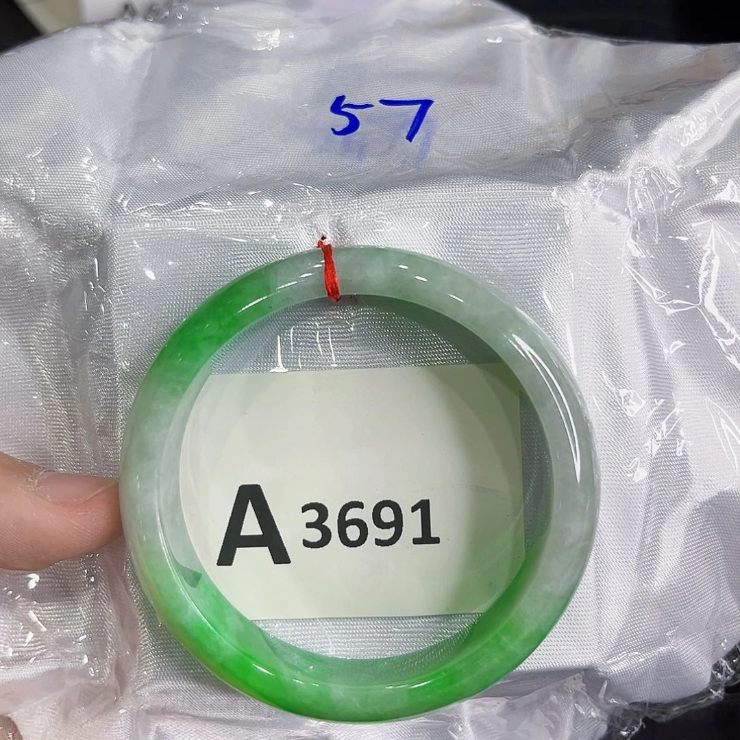 手饰翡翠未镶嵌微瑕