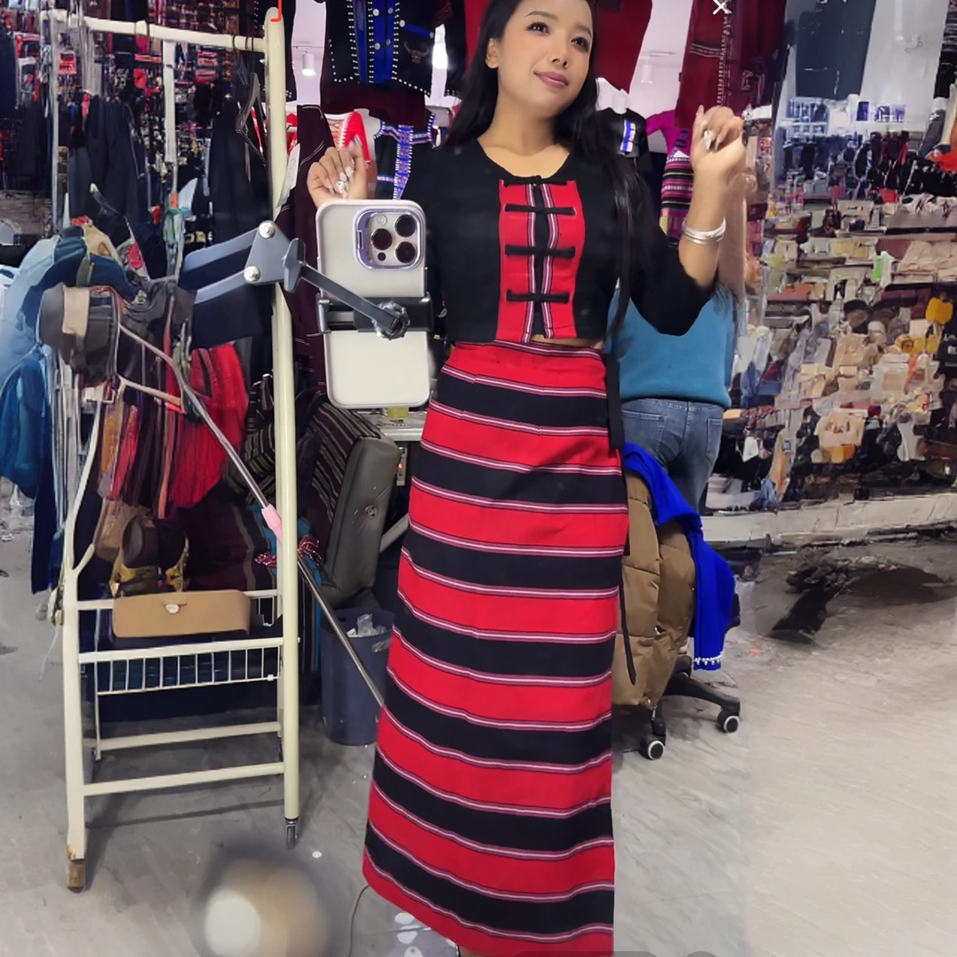 叶暖民族服装两件套