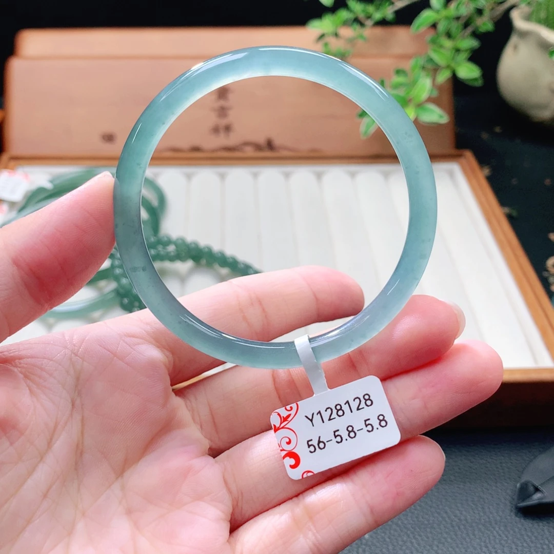 未镶嵌手镯（圆镯）翡翠
