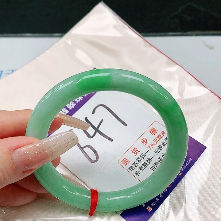 未镶嵌手镯（圆镯）翡翠L****g翡翠手镯