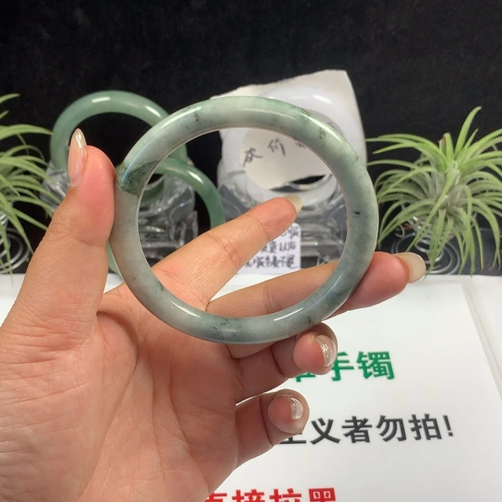 翡翠未镶嵌手镯71