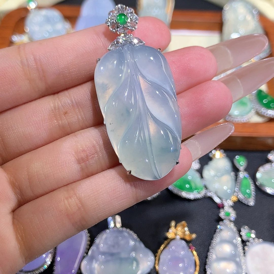 翡翠18K金镶嵌颈饰高冰大叶子