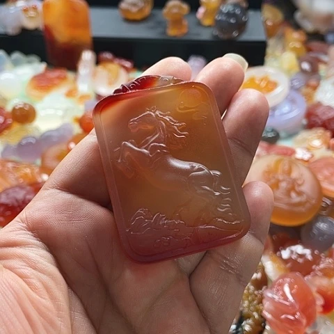 未镶嵌颈饰玛瑙/玉髓防****^