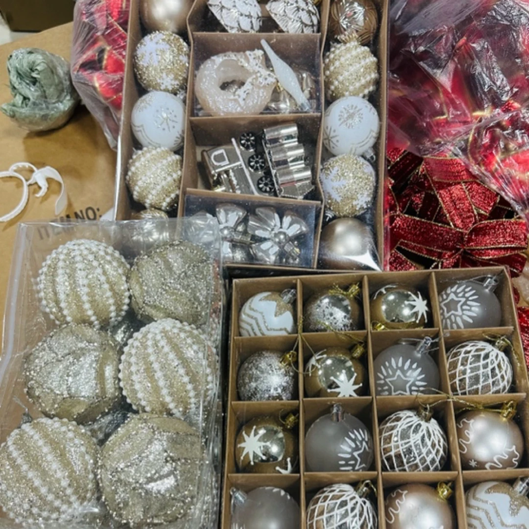 香槟色系彩绘色白色圣诞树挂球装饰品（3 套装）