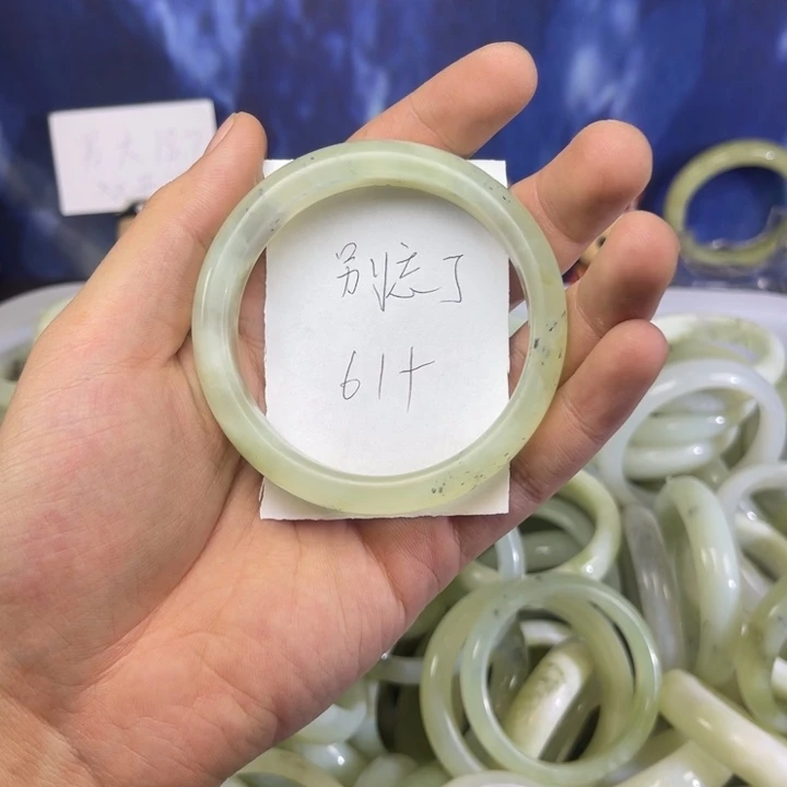 蛇纹石玉手镯未镶嵌别*了