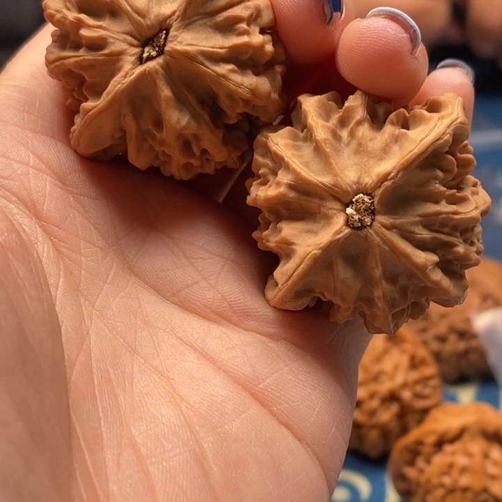 M***K文玩核桃吊坠秦闷