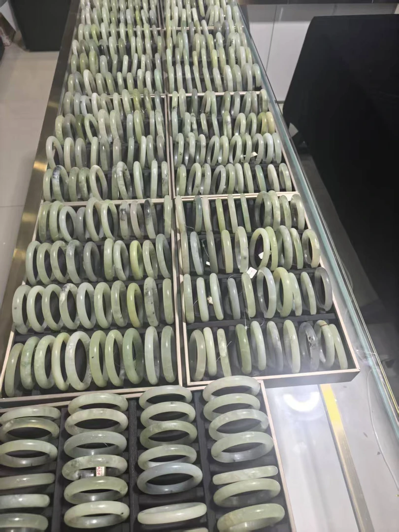 新人见面礼手镯随机一条