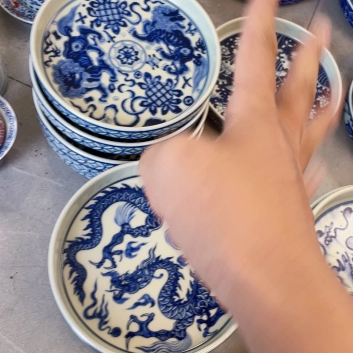 瓷片青花铠甲龙壶承