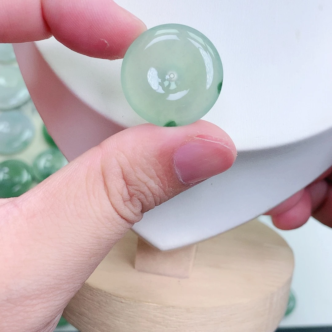 翡翠未镶嵌颈饰缅甸