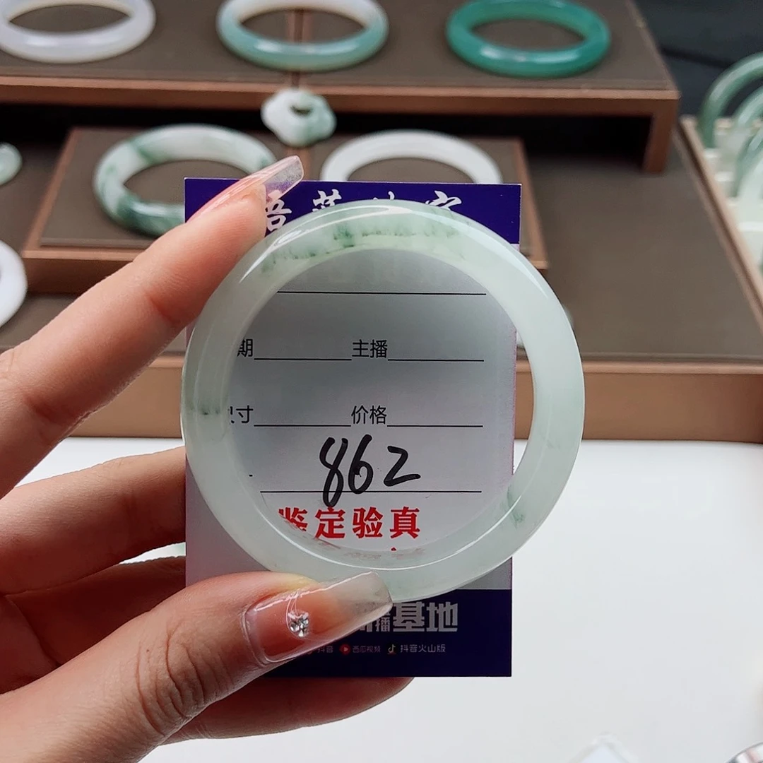 石英质玉手镯未镶嵌安**。