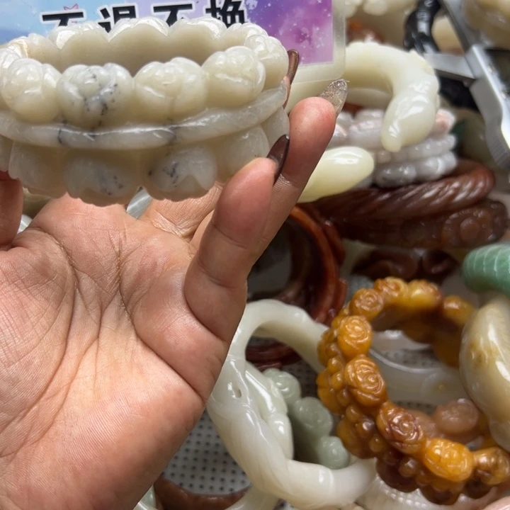 未镶嵌手镯石英岩玉