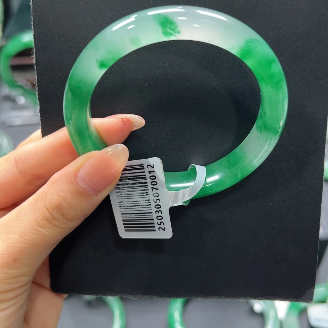 花***落未镶嵌手镯石英质玉（非洲翠）