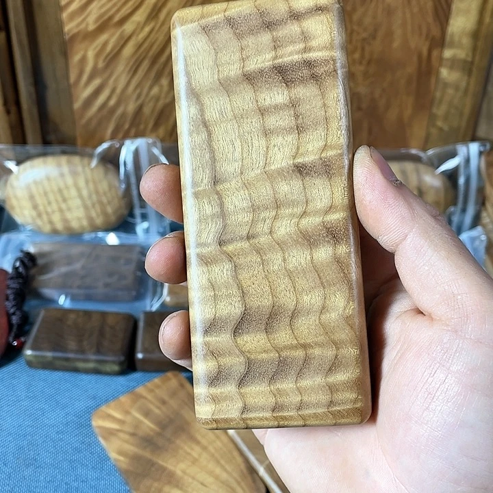 【闪购商品】用****2金丝楠木手把件枯木