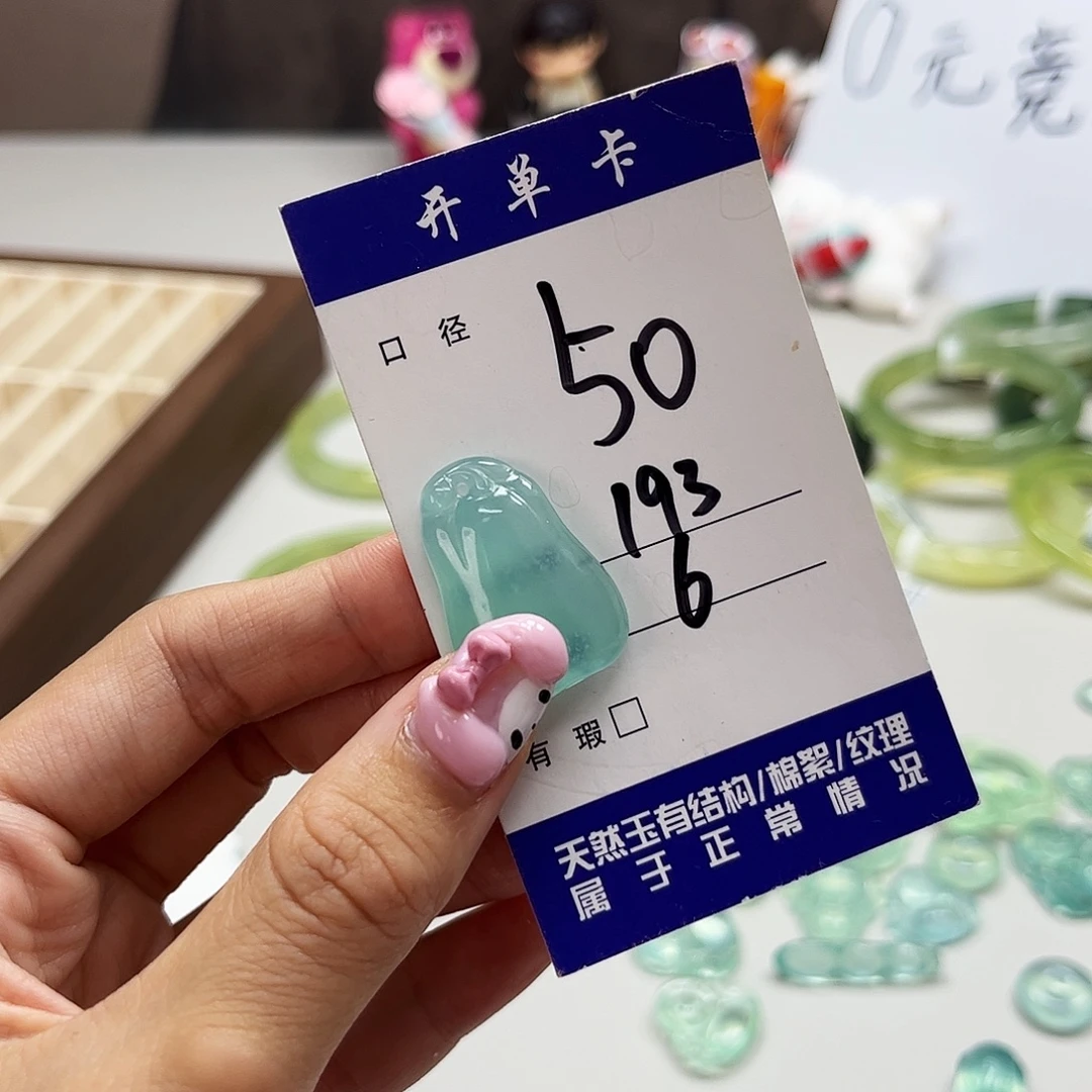 未镶嵌蛇纹石玉吊坠