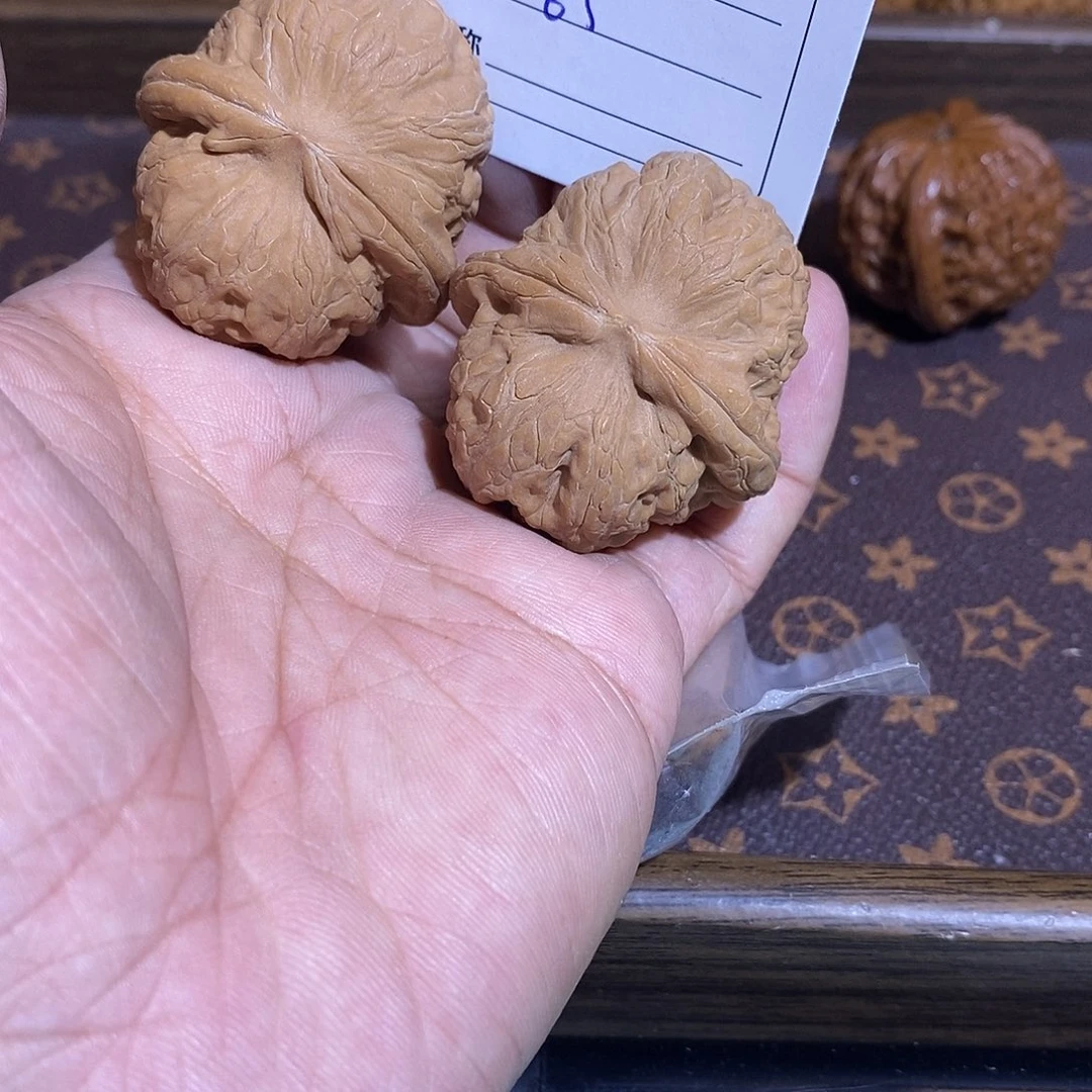 蜡***心文玩核桃把件元宝。