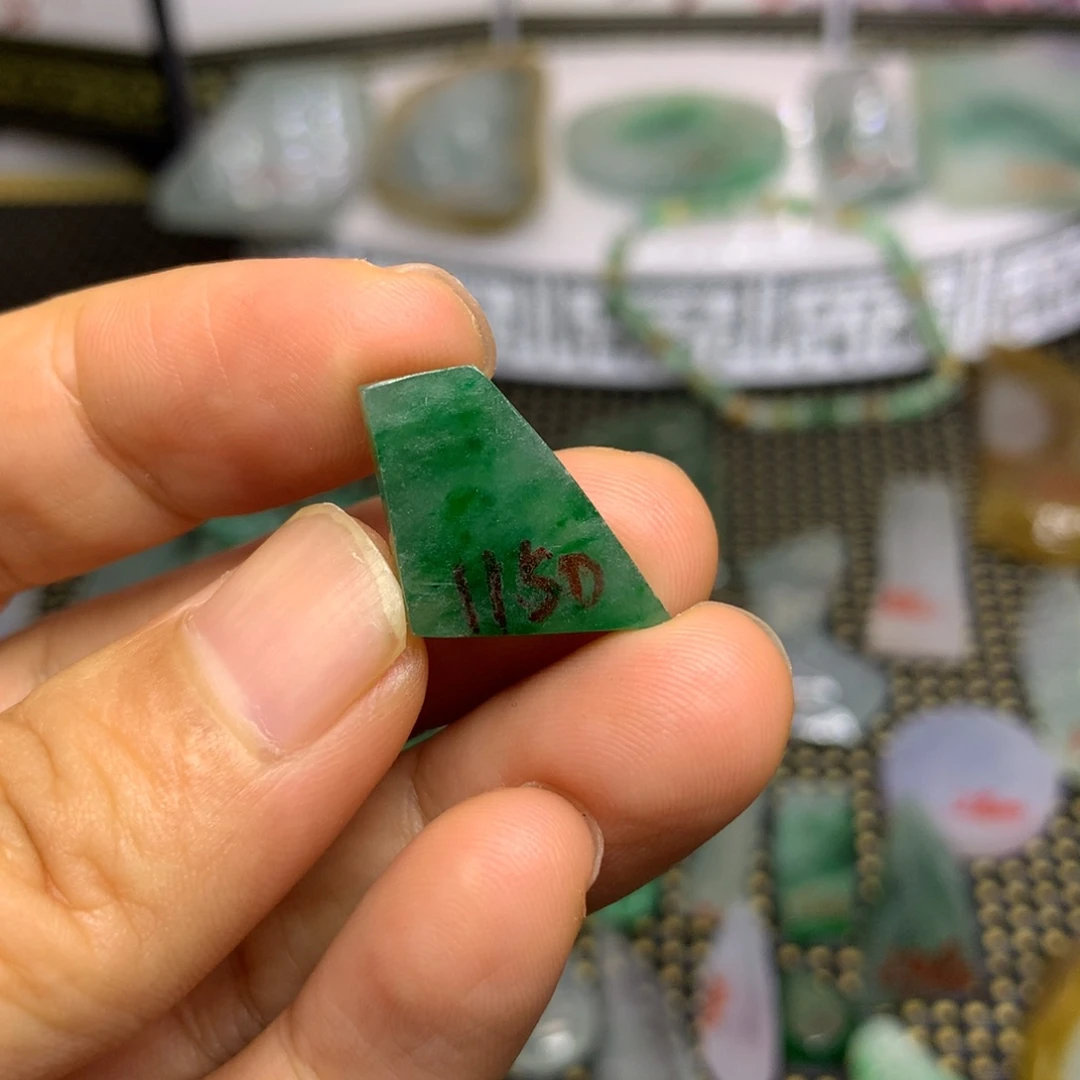 定制翡翠未镶嵌天然翡翠A货