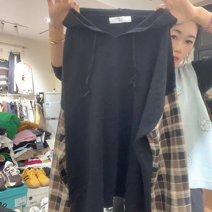 大瑶瑶同款黑色拼接针织衫